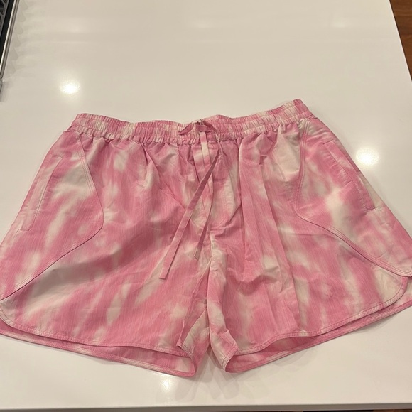 GANNI Women’s Shorts, NWT. - Picture 1 of 3